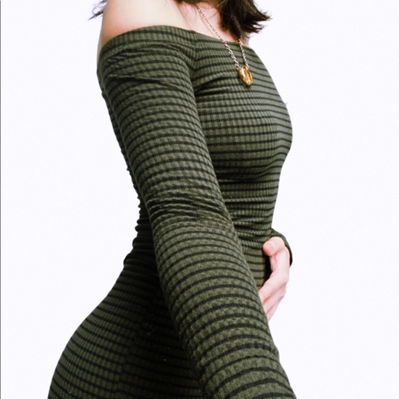 Drop shoulder dress - Picture 2 of 3